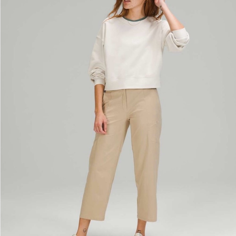 Lululemon Ventlight Cargo Mid Rise Crop 26"